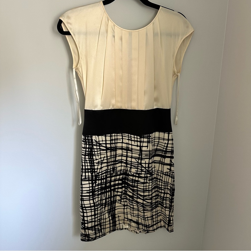 NWT BCBG MaxAzria Silk Cream and Black Knee Length Dress - Size 6